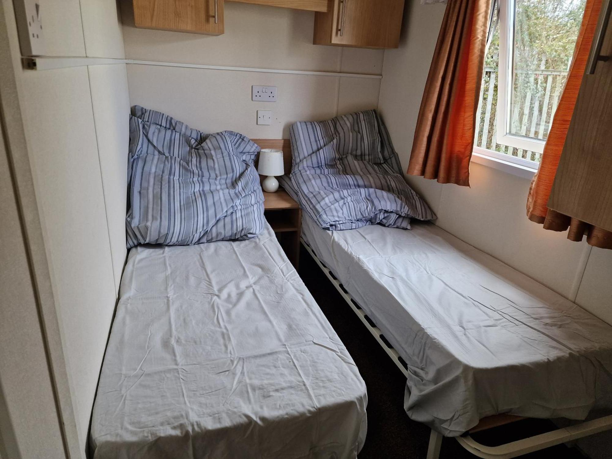 Hotel Plot 203 Paris à Rhyl Extérieur photo